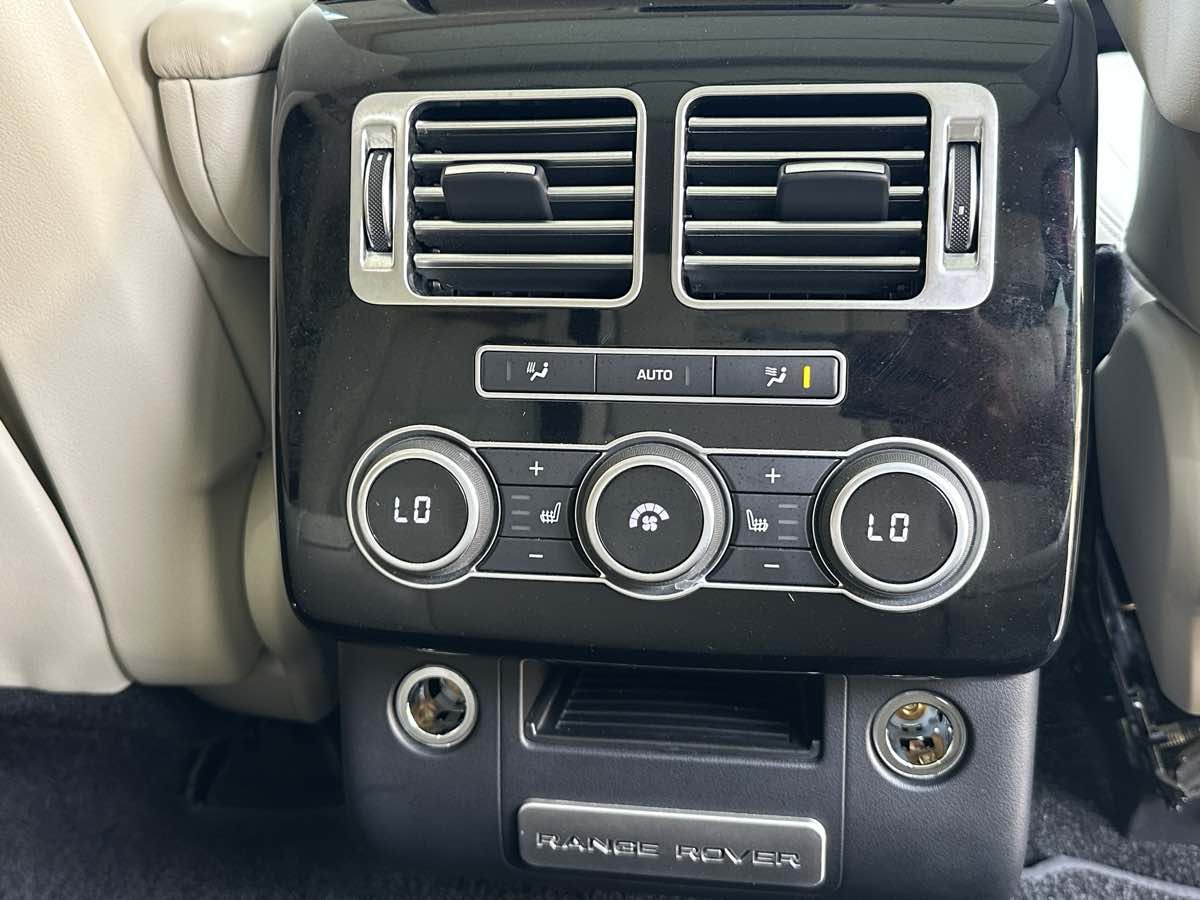 2016 Land Rover Range Rover HSE photo 19