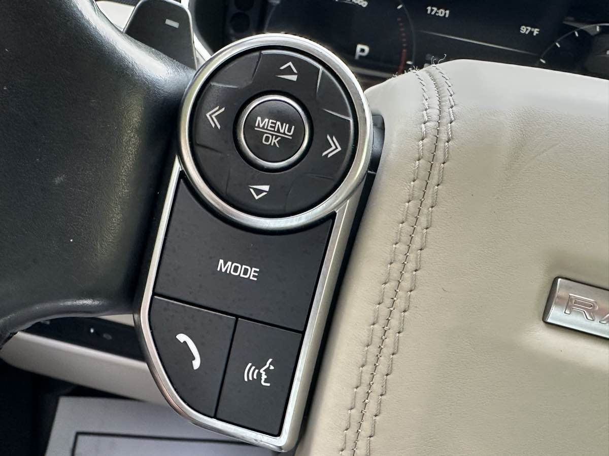 2016 Land Rover Range Rover HSE photo 23