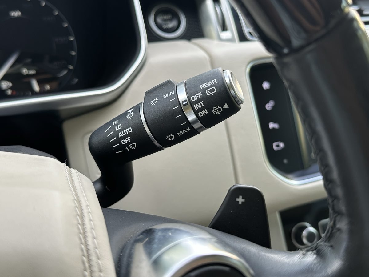 2016 Land Rover Range Rover HSE photo 24