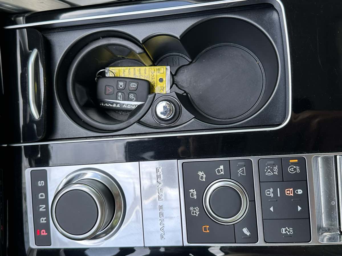2016 Land Rover Range Rover HSE photo 25