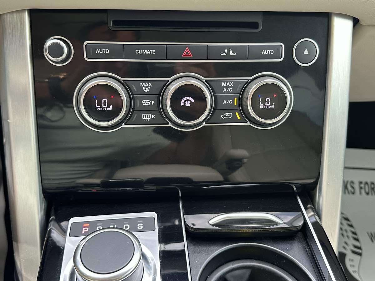 2016 Land Rover Range Rover HSE photo 26