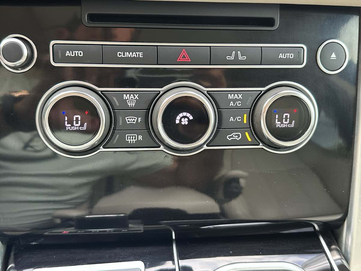 2016 Land Rover Range Rover HSE photo 29