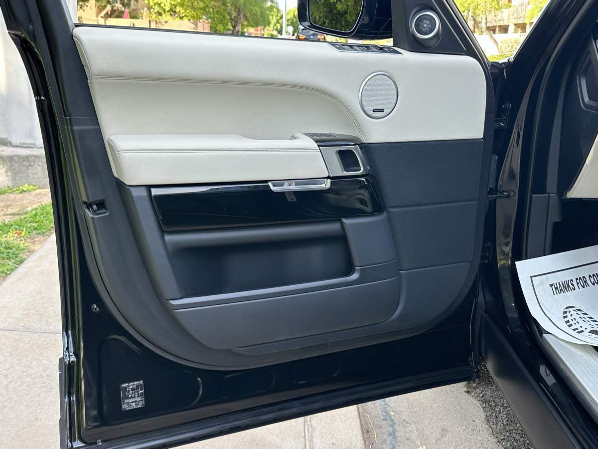2016 Land Rover Range Rover HSE photo 37