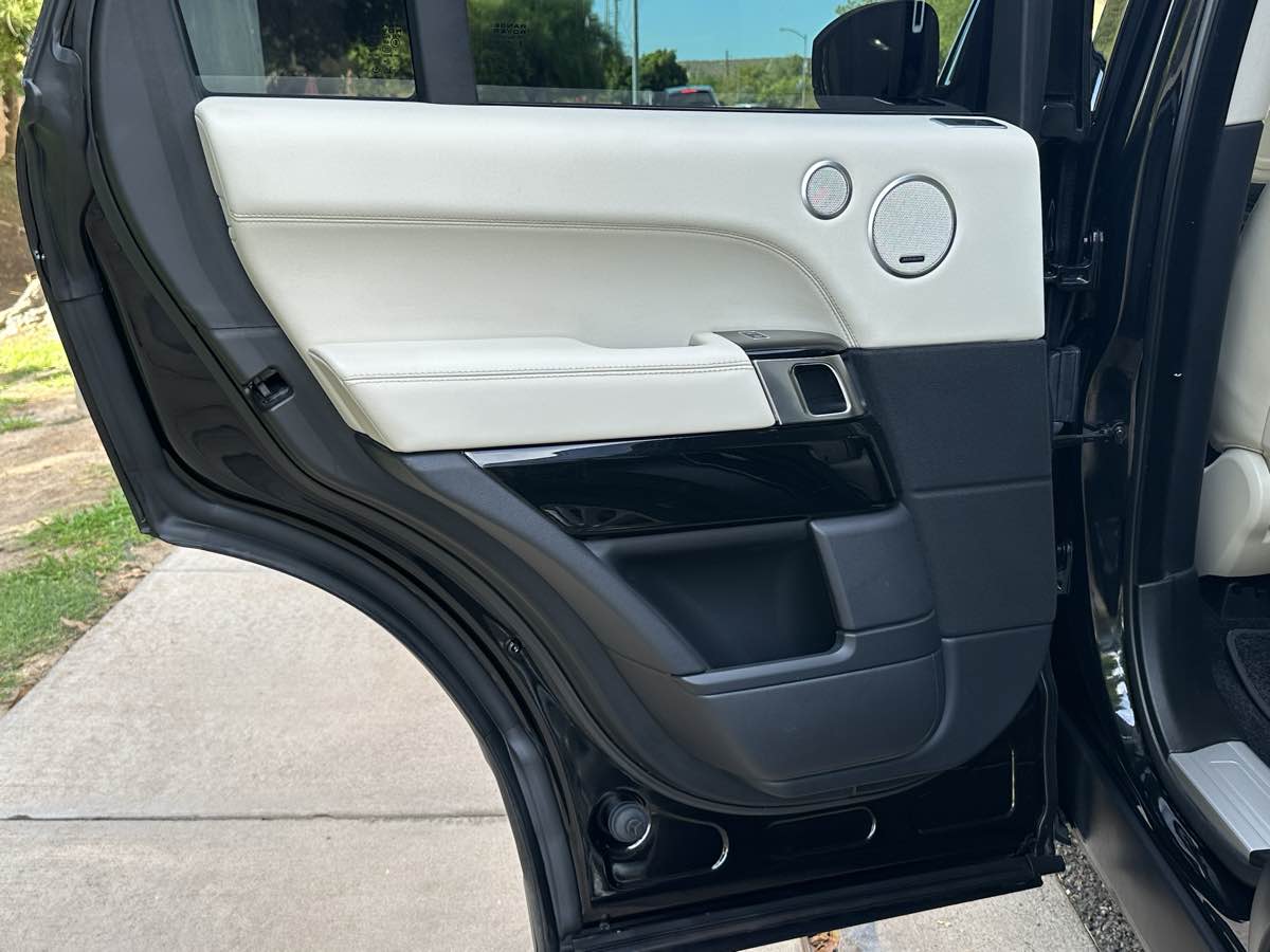 2016 Land Rover Range Rover HSE photo 39