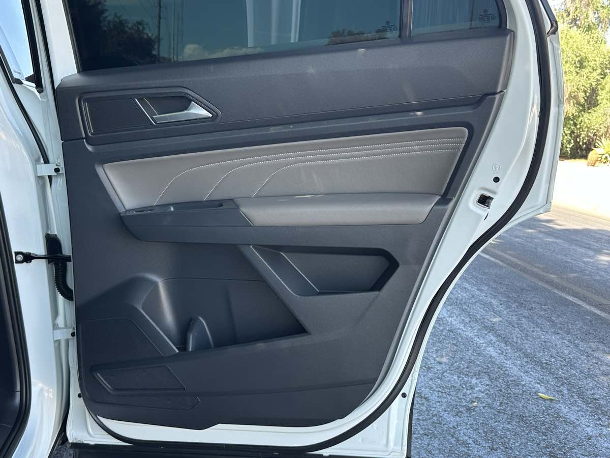 2021 Volkswagen Atlas Cross Sport V6 SE Technology photo 39