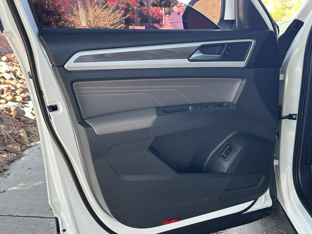 2021 Volkswagen Atlas Cross Sport V6 SE Technology photo 43