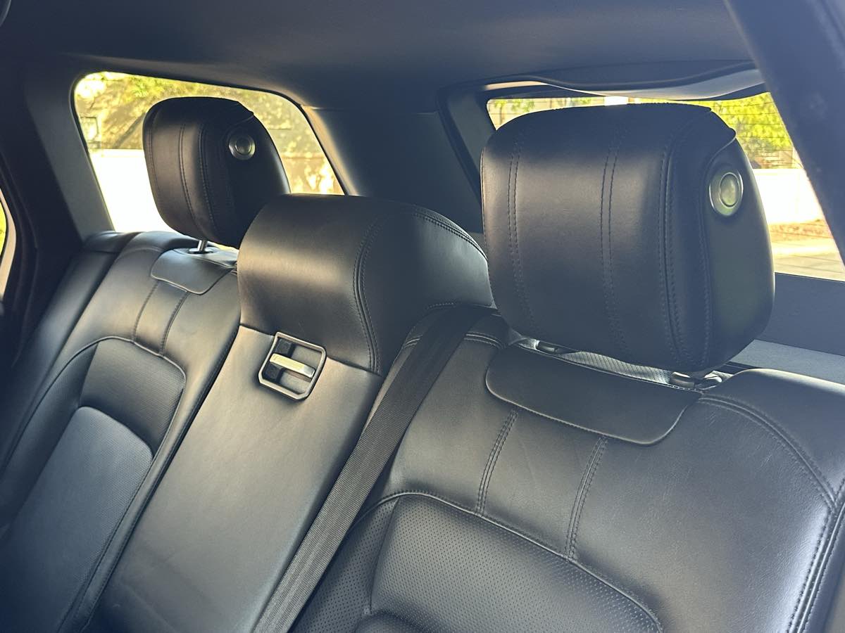 2019 Land Rover Range Rover HSE photo 16