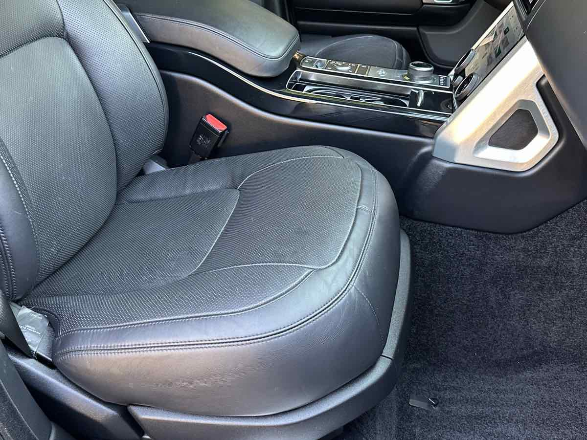 2019 Land Rover Range Rover HSE photo 18
