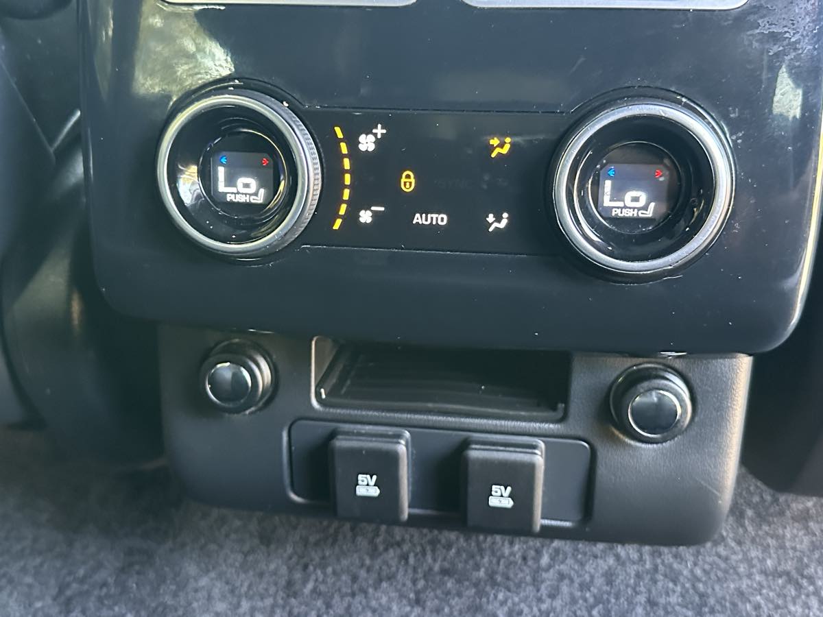 2019 Land Rover Range Rover HSE photo 23