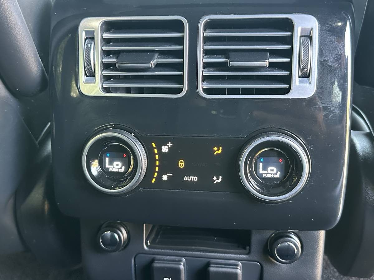 2019 Land Rover Range Rover HSE photo 24