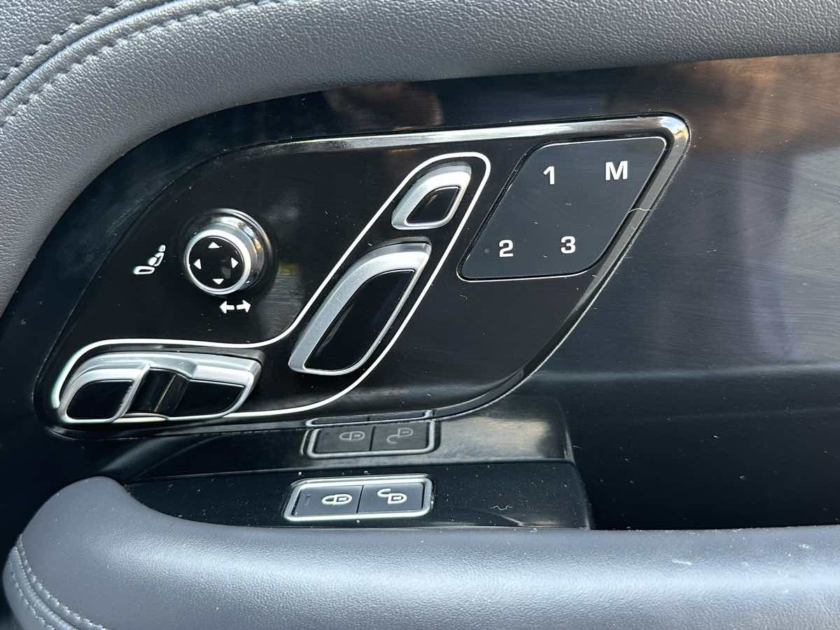 2019 Land Rover Range Rover HSE photo 25