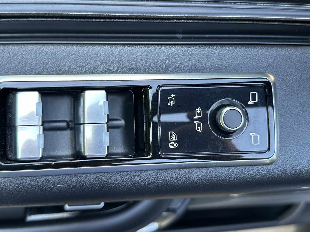2019 Land Rover Range Rover HSE photo 27