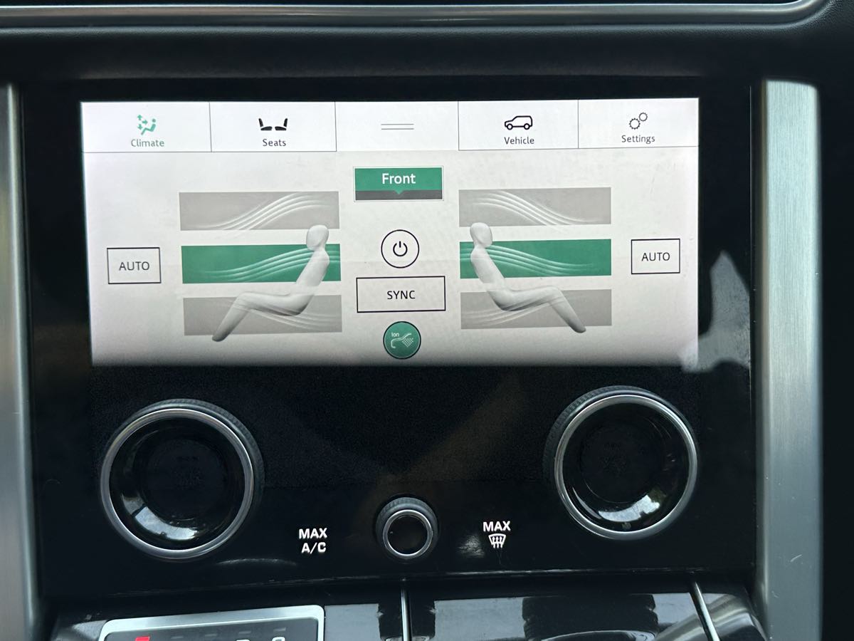2019 Land Rover Range Rover HSE photo 32