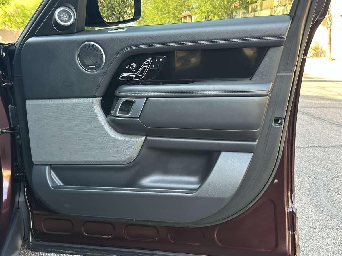 2019 Land Rover Range Rover HSE photo 48