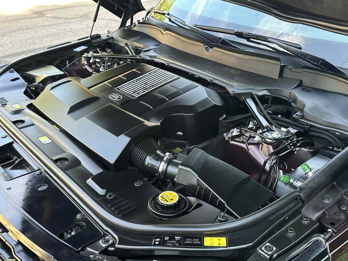2019 Land Rover Range Rover HSE photo 2
