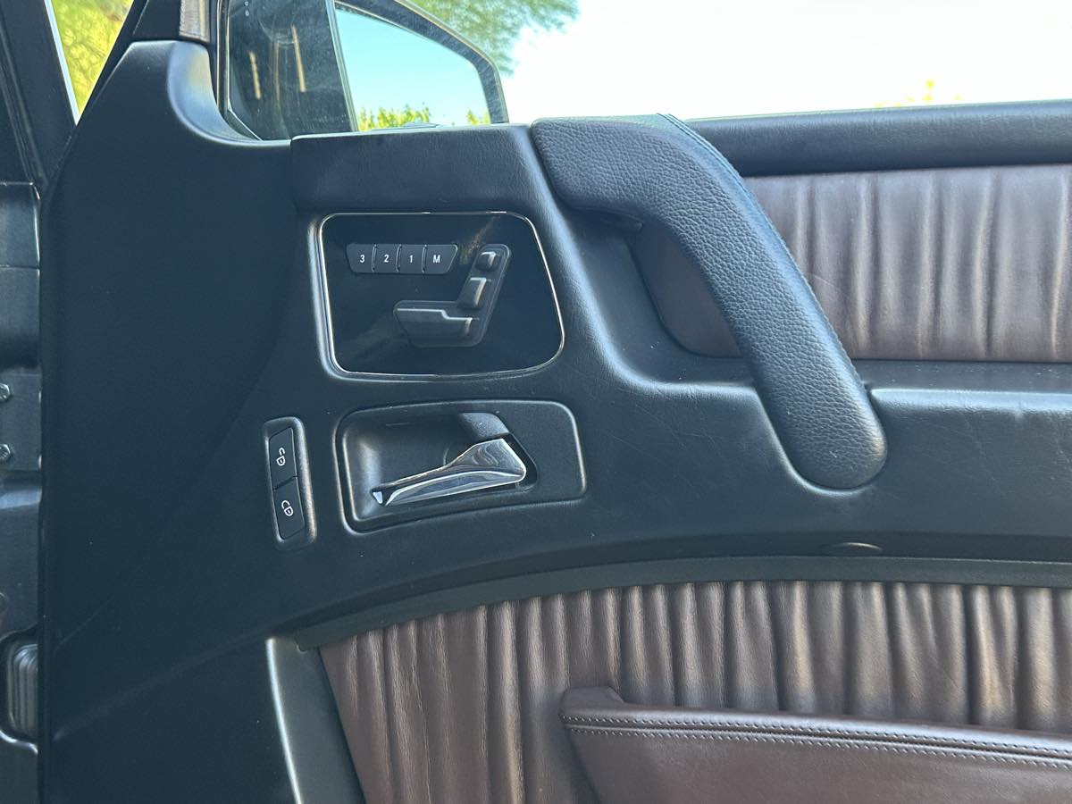 2015 Mercedes Benz G 550 photo 39