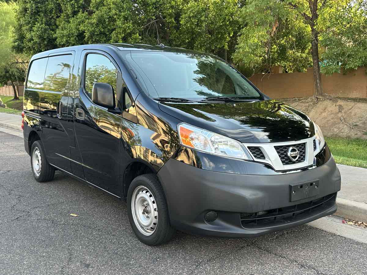 2015 Nissan NV200 SV photo 3