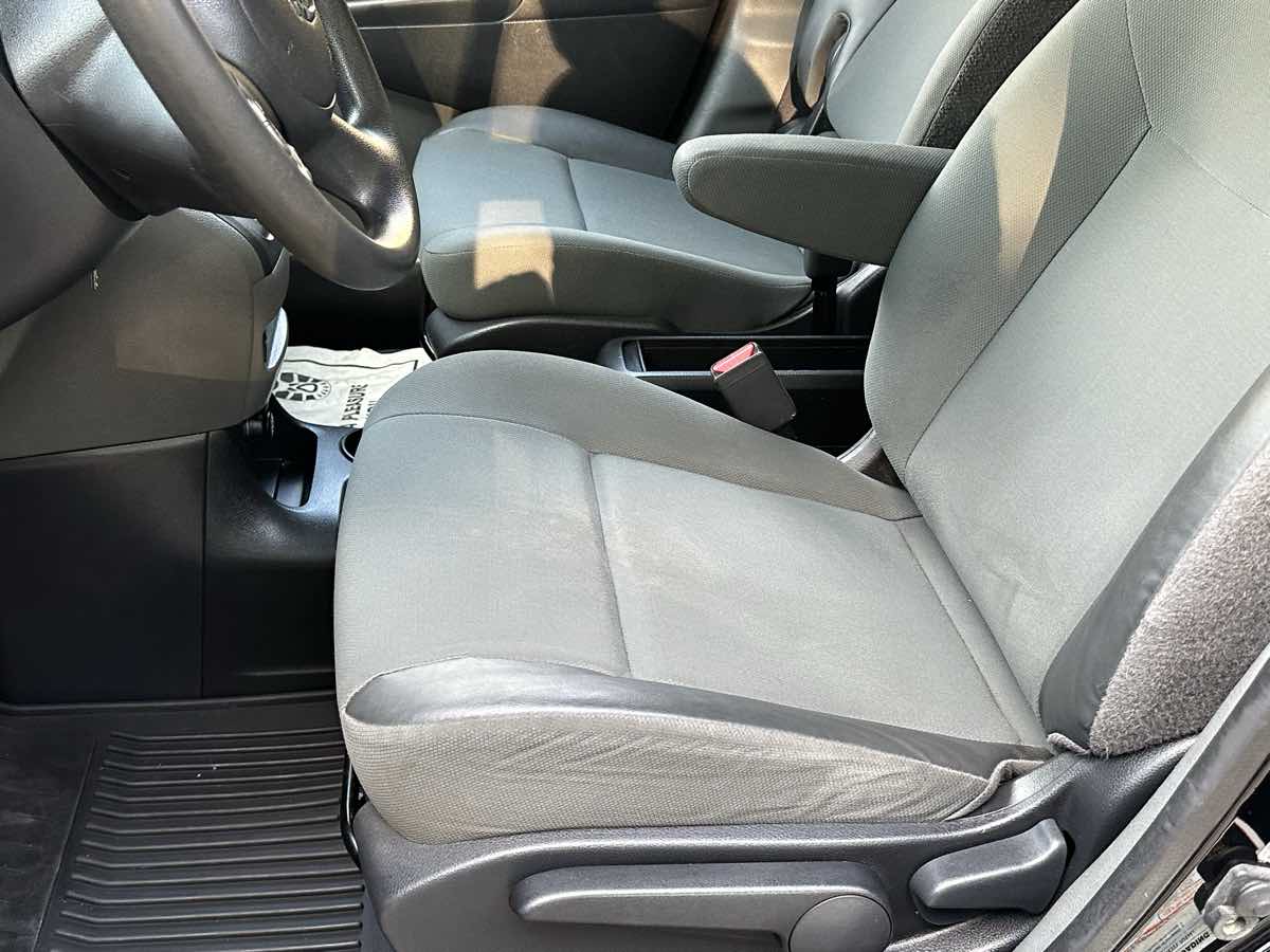 2015 Nissan NV200 SV photo 14
