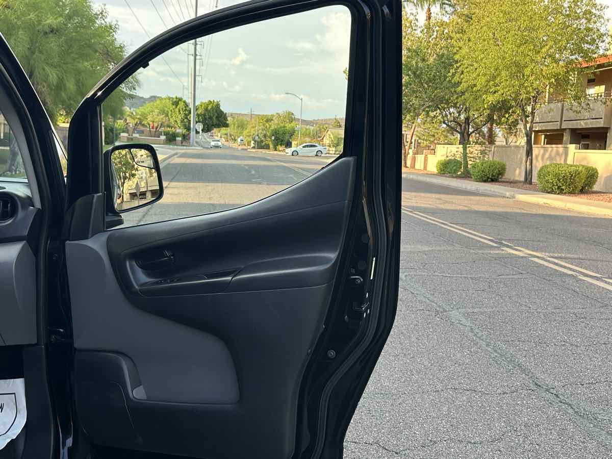 2015 Nissan NV200 SV photo 29