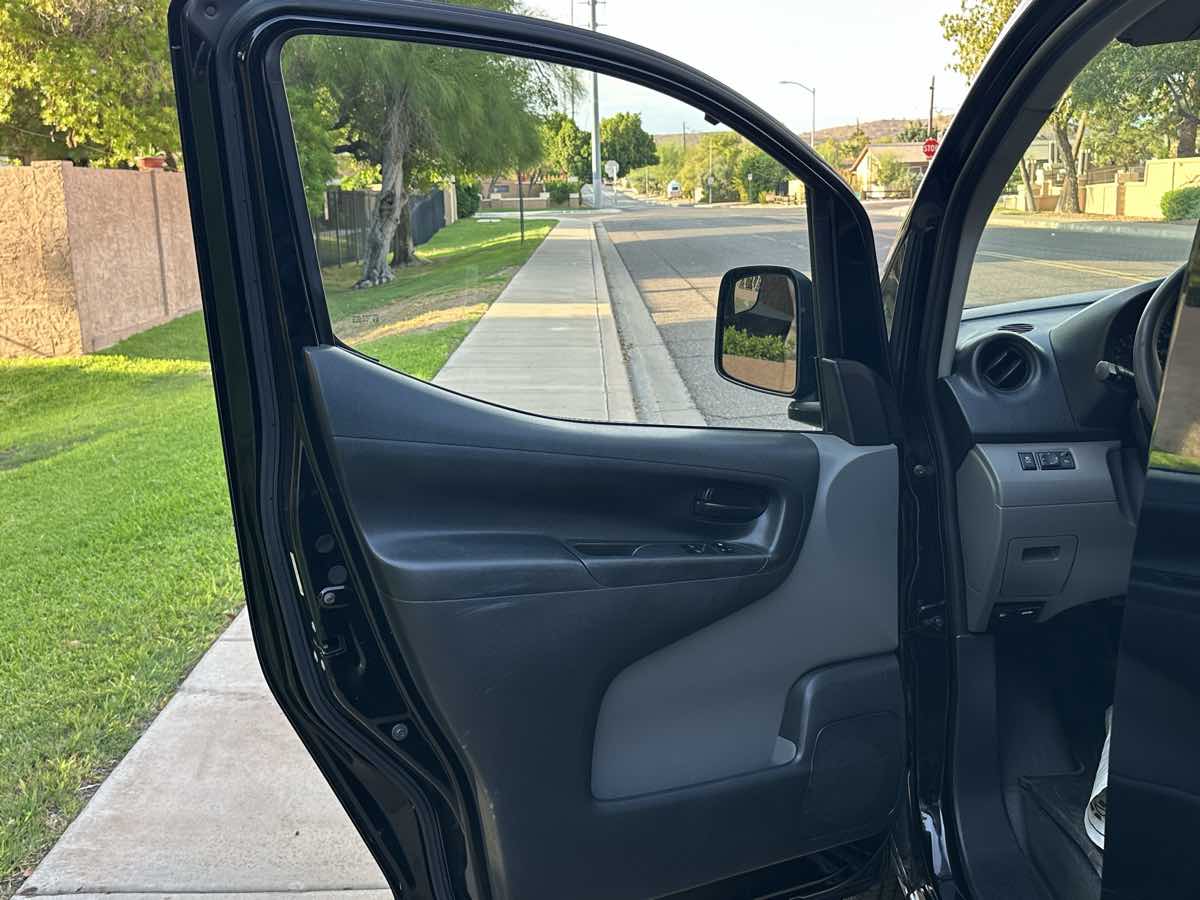 2015 Nissan NV200 SV photo 30