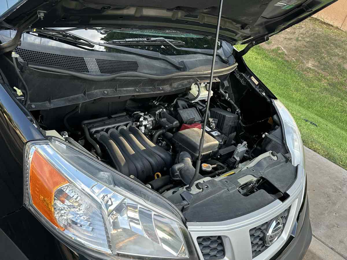 2015 Nissan NV200 SV photo 2