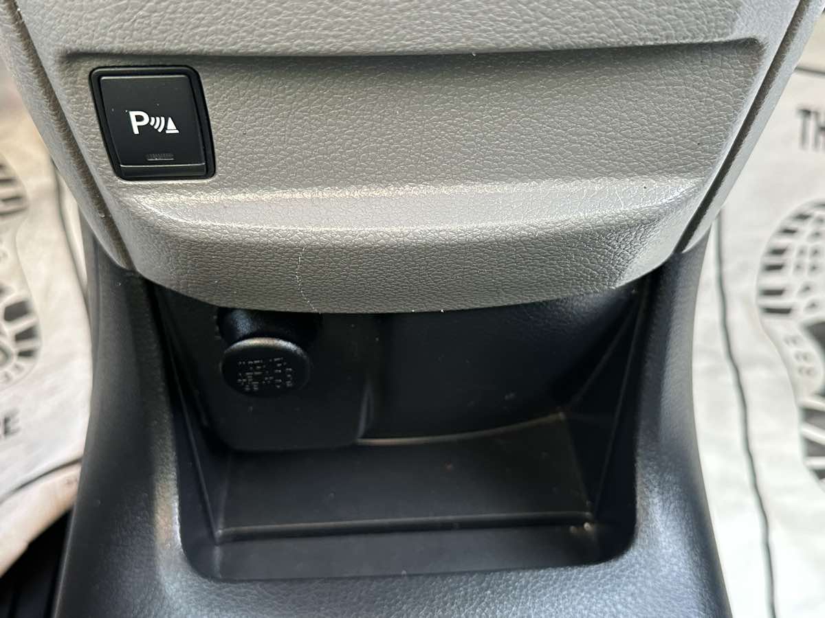 2015 Nissan NV200 SV photo 23