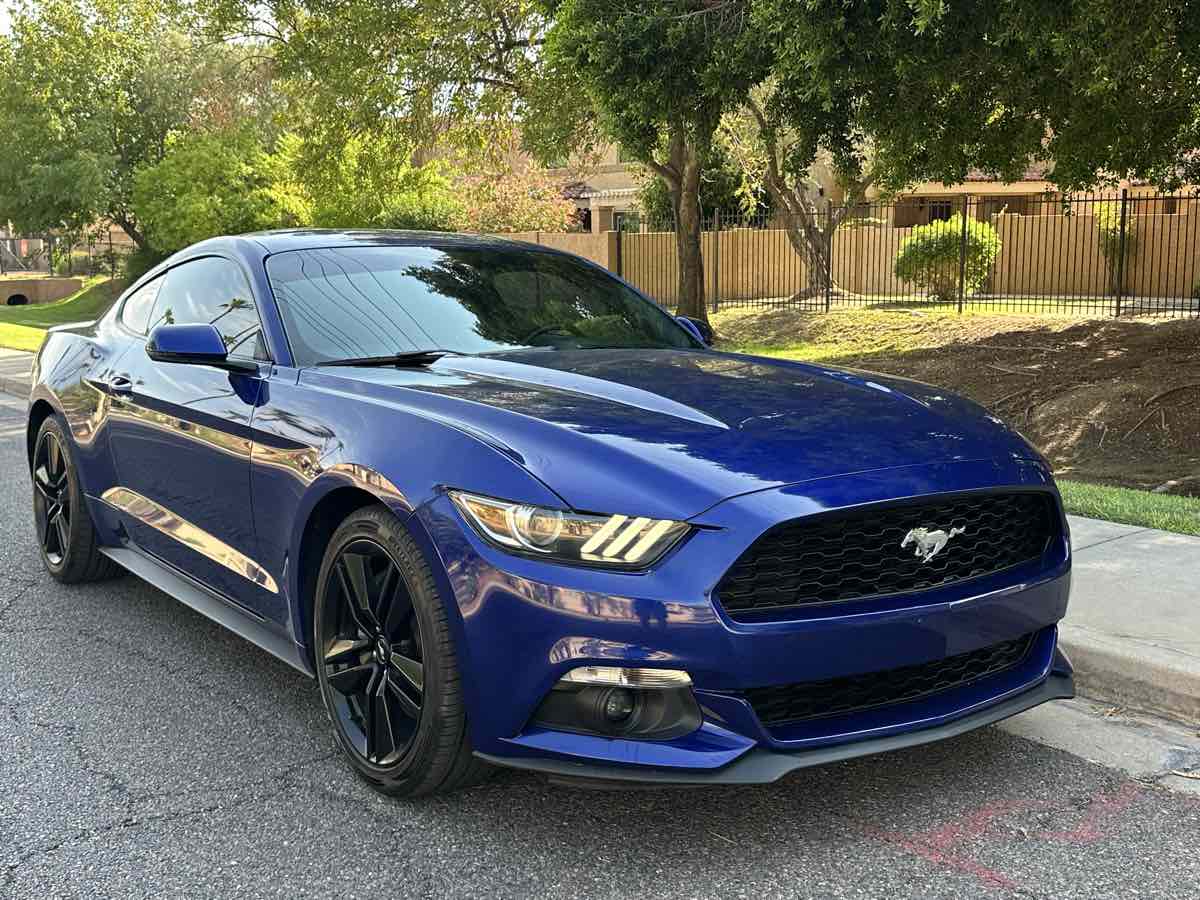 2016 Ford Mustang EcoBoost Premium photo 3