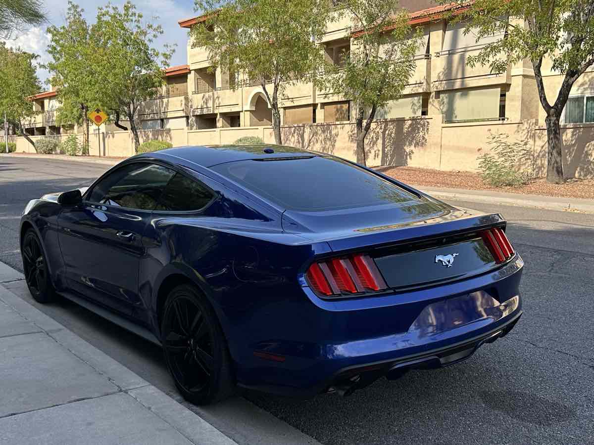 2016 Ford Mustang EcoBoost Premium photo 7