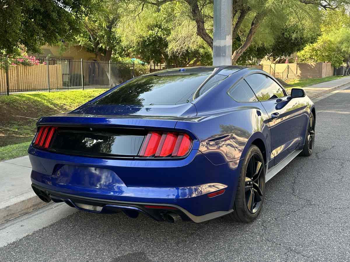 2016 Ford Mustang EcoBoost Premium photo 9