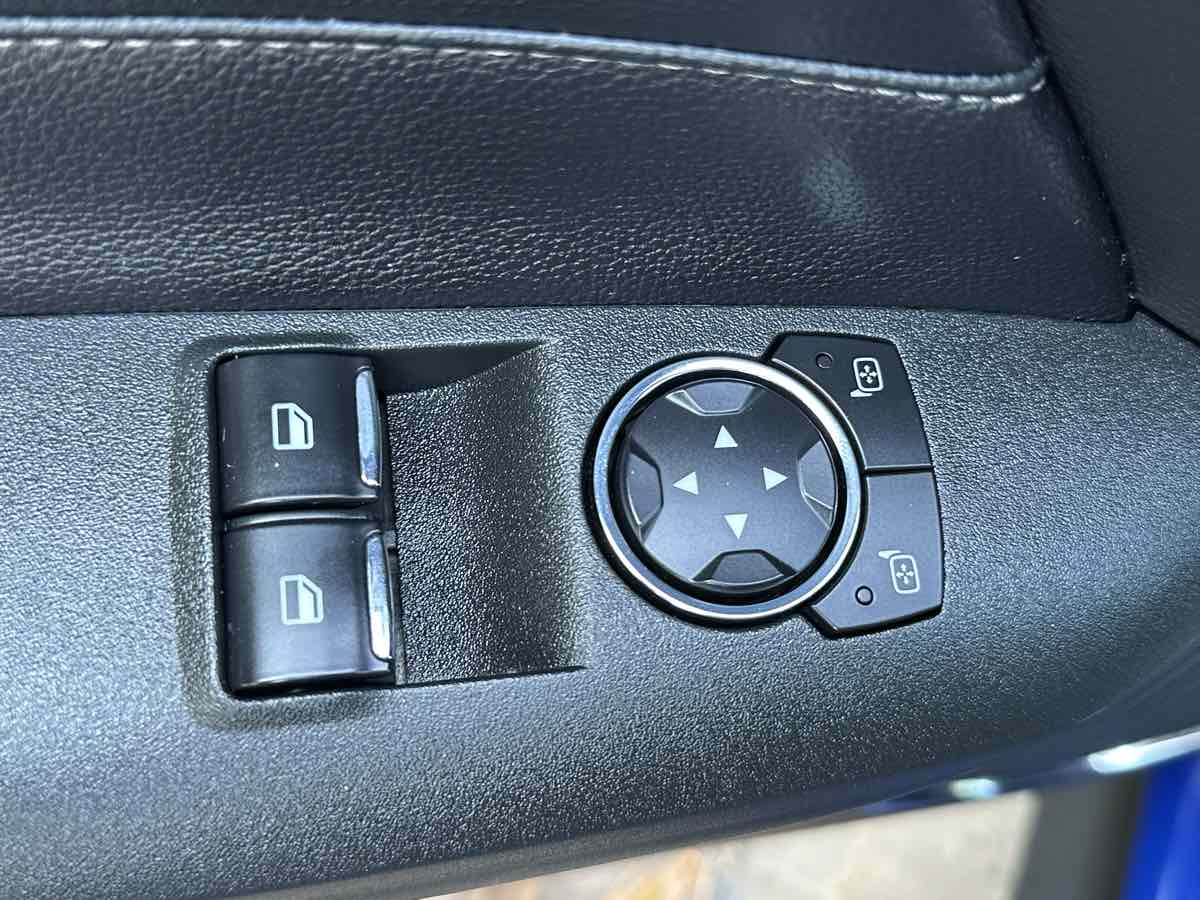 2016 Ford Mustang EcoBoost Premium photo 23