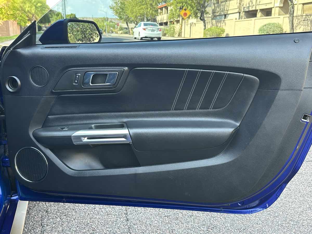 2016 Ford Mustang EcoBoost Premium photo 34