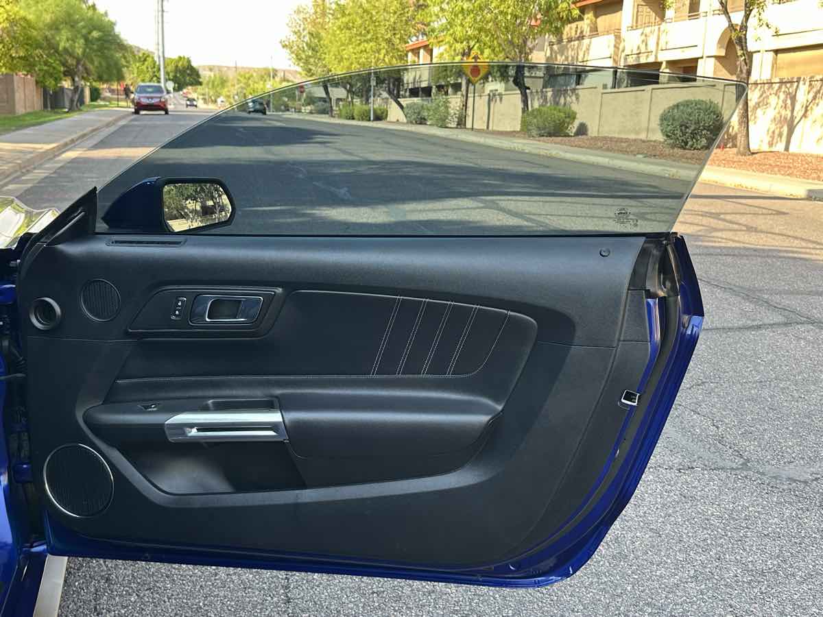 2016 Ford Mustang EcoBoost Premium photo 35