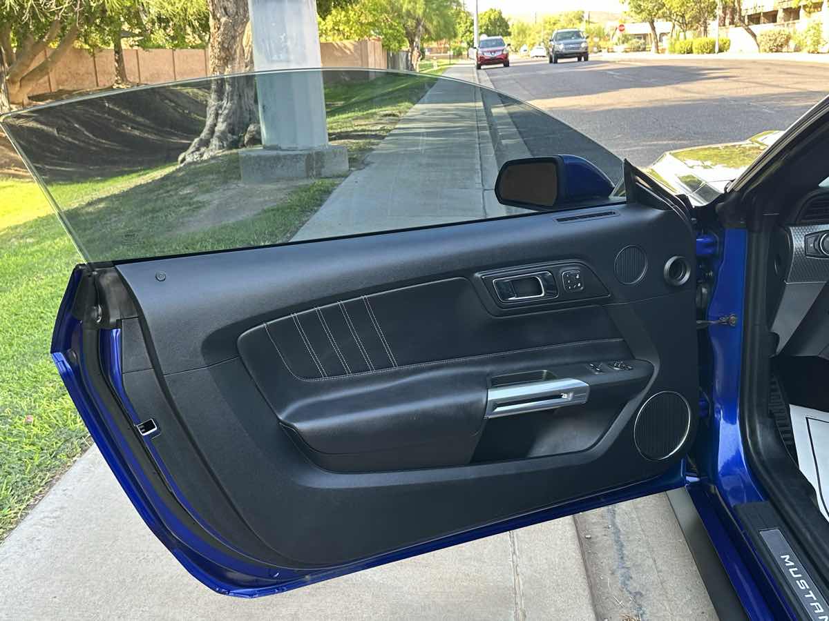 2016 Ford Mustang EcoBoost Premium photo 36