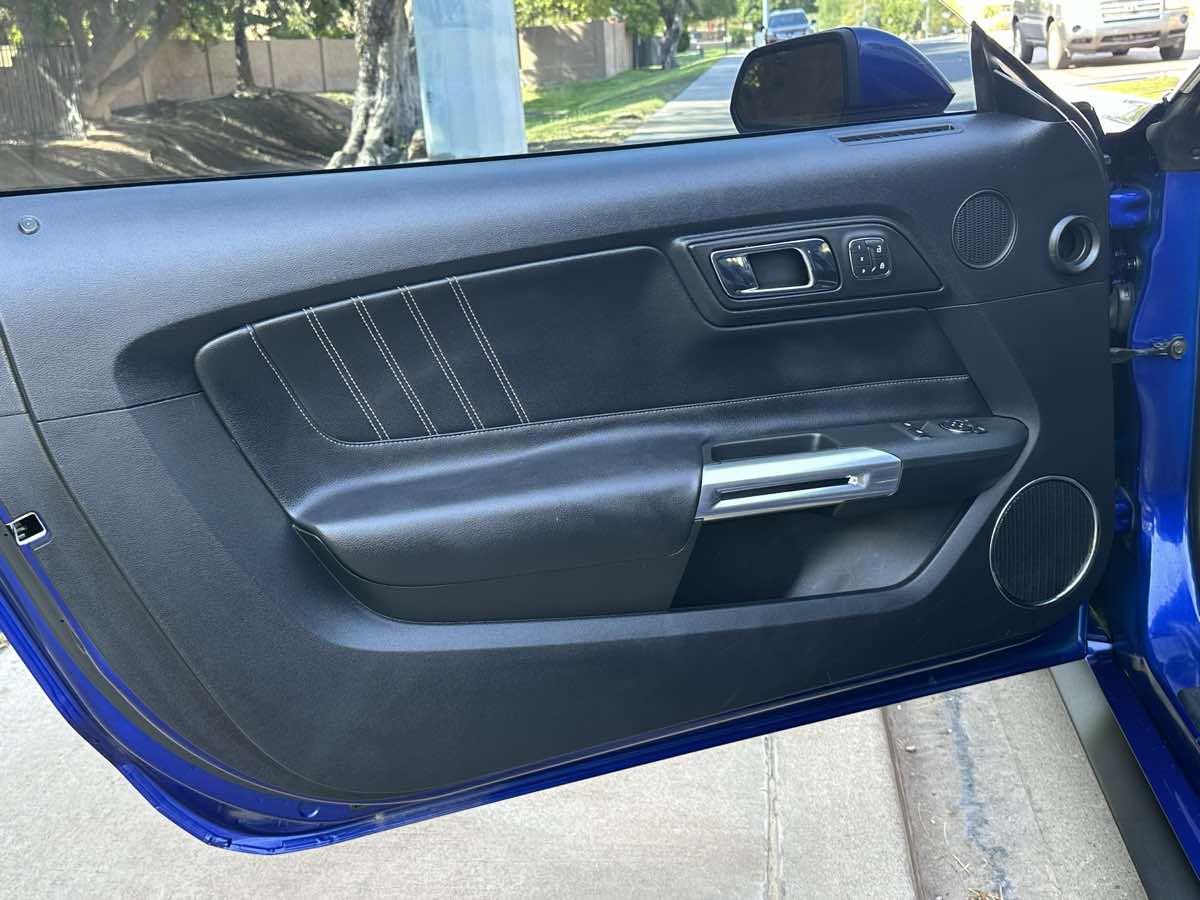 2016 Ford Mustang EcoBoost Premium photo 37