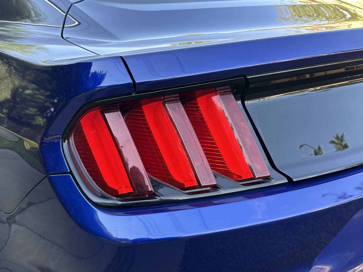2016 Ford Mustang EcoBoost Premium photo 39