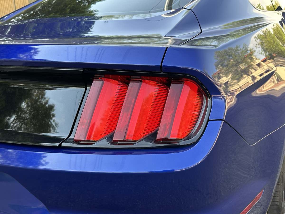 2016 Ford Mustang EcoBoost Premium photo 40