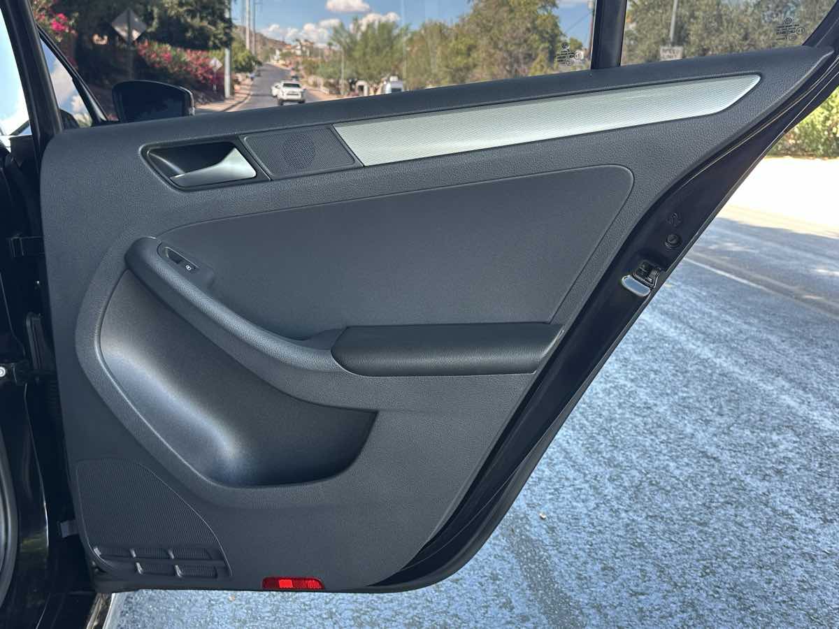 2017 Volkswagen Jetta 1.4T SE photo 39