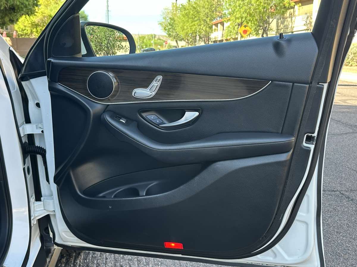 2017 Mercedes-Benz GLC GLC300 - Photo 37