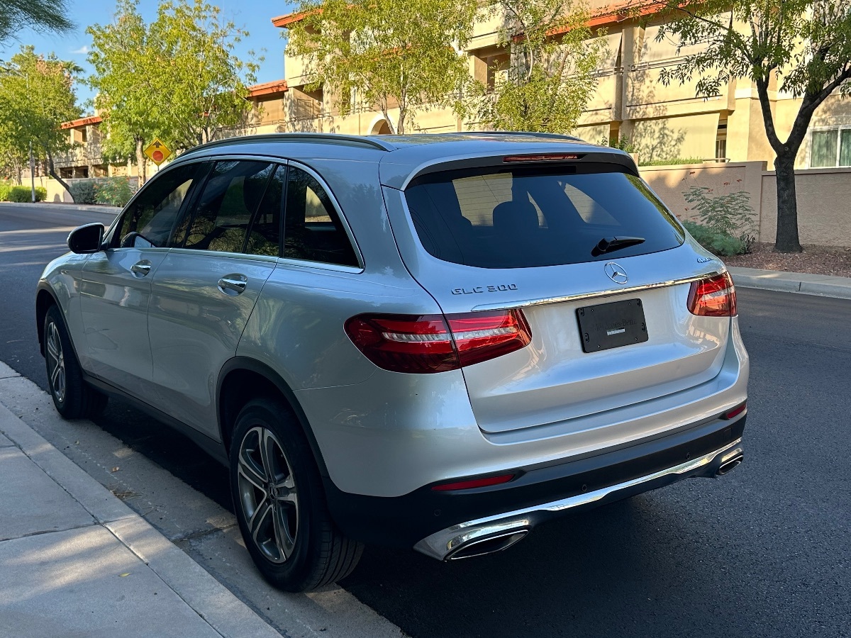 2018 Mercedes Benz GLC 300 4MATIC photo 3