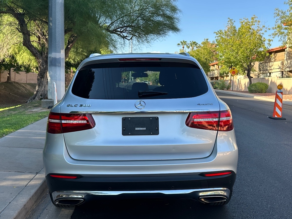 2018 Mercedes Benz GLC 300 4MATIC photo 4