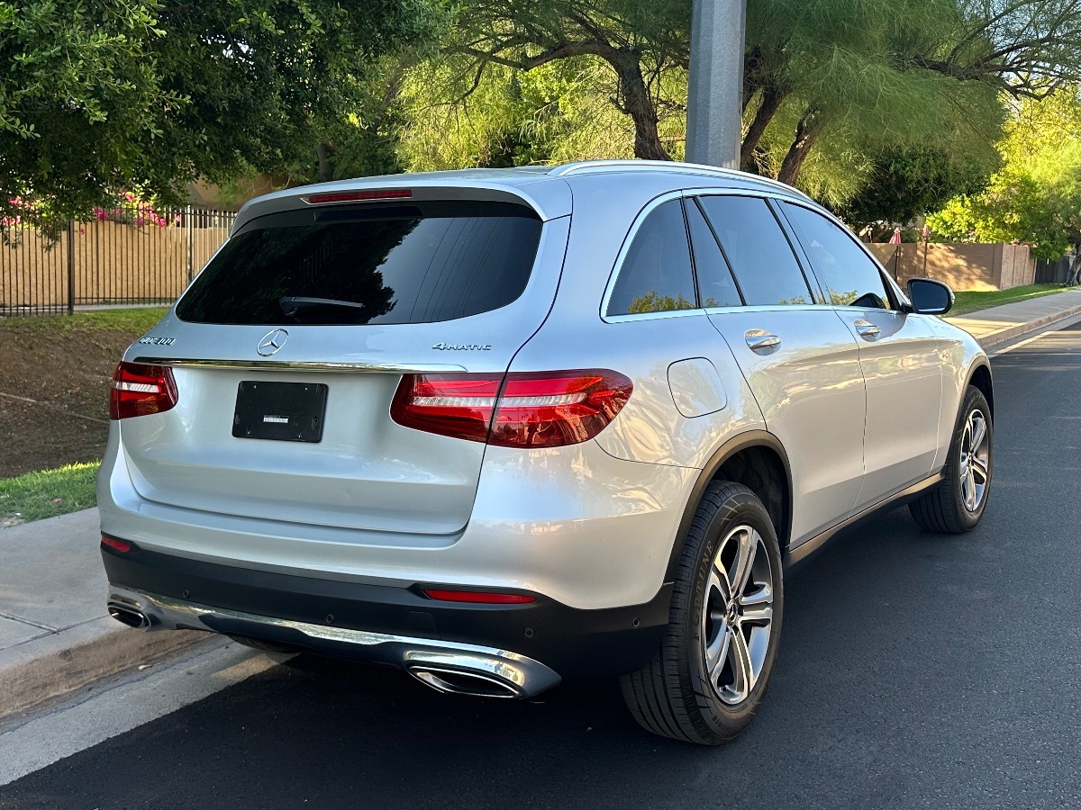 2018 Mercedes Benz GLC 300 4MATIC photo 5