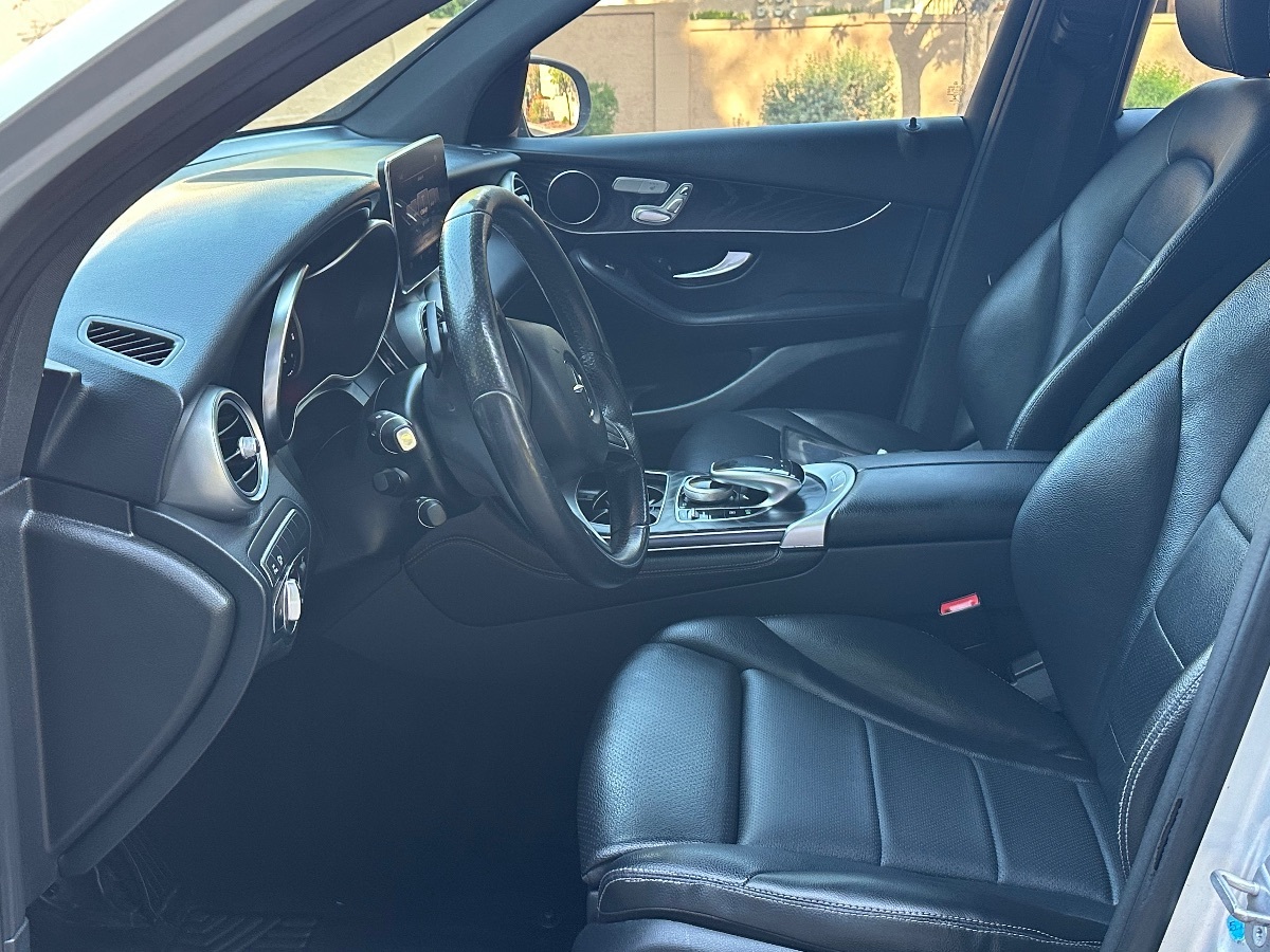 2018 Mercedes Benz GLC 300 4MATIC photo 11