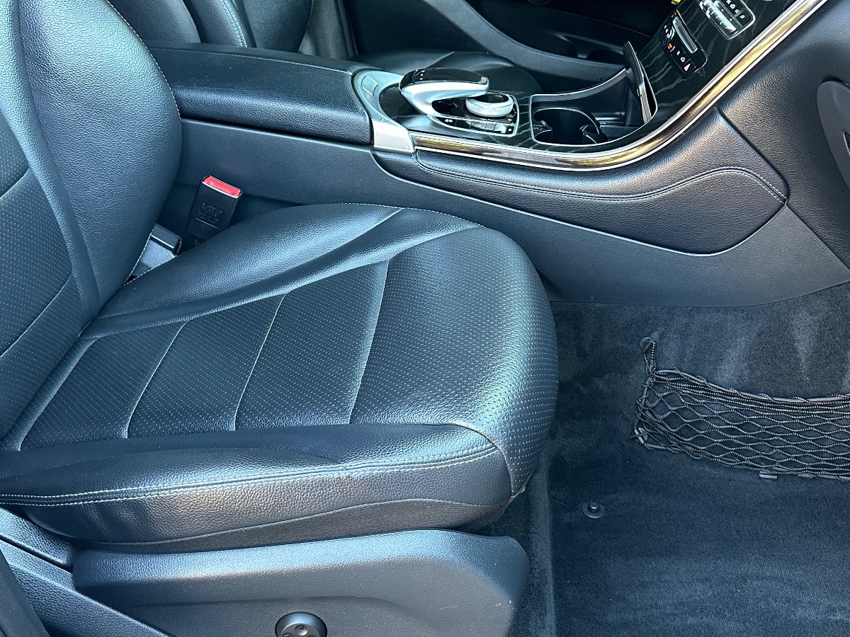 2018 Mercedes Benz GLC 300 4MATIC photo 16