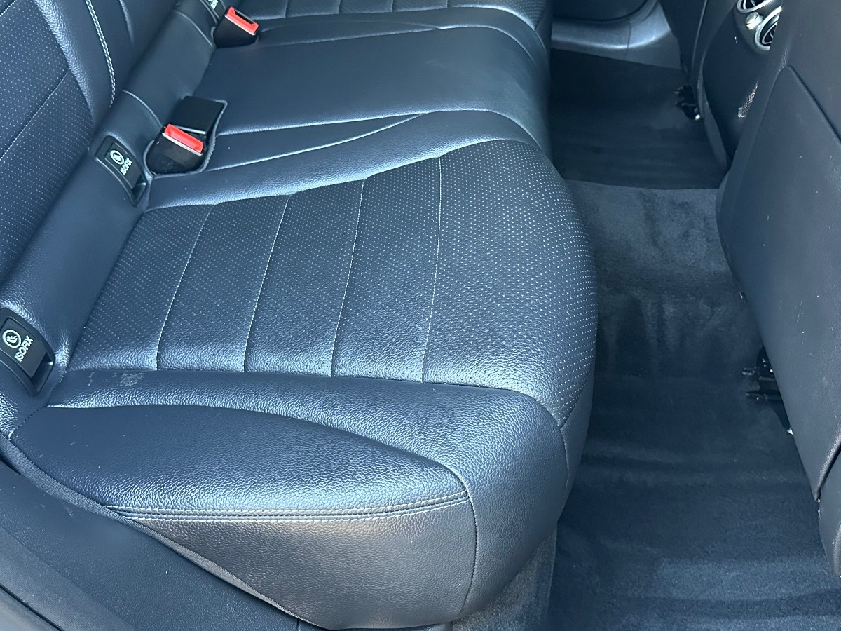 2018 Mercedes Benz GLC 300 4MATIC photo 19