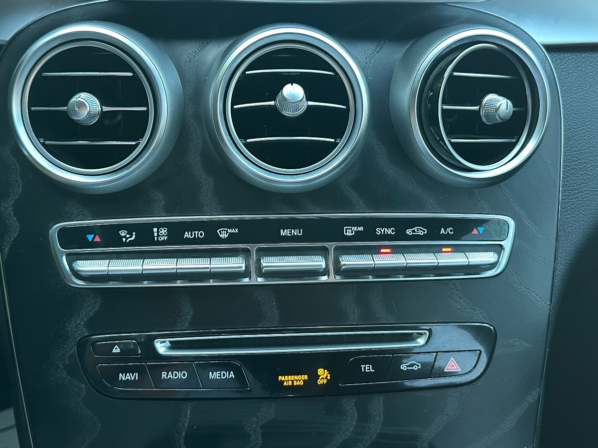 2018 Mercedes Benz GLC 300 4MATIC photo 30