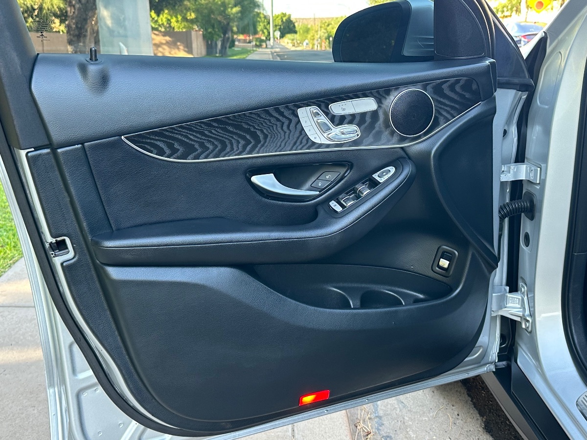 2018 Mercedes Benz GLC 300 4MATIC photo 35