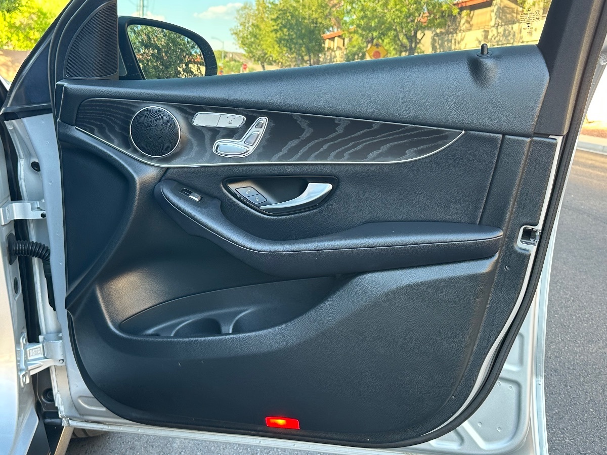 2018 Mercedes Benz GLC 300 4MATIC photo 37