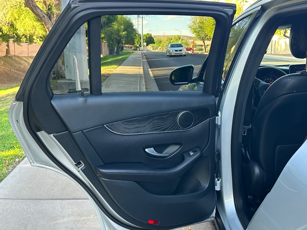 2018 Mercedes Benz GLC 300 4MATIC photo 40