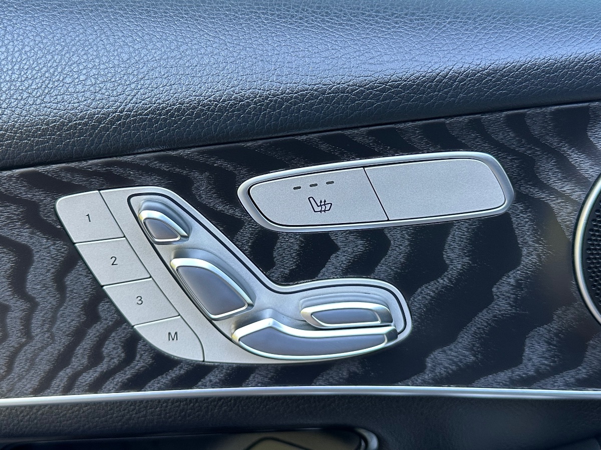2018 Mercedes Benz GLC 300 4MATIC photo 38