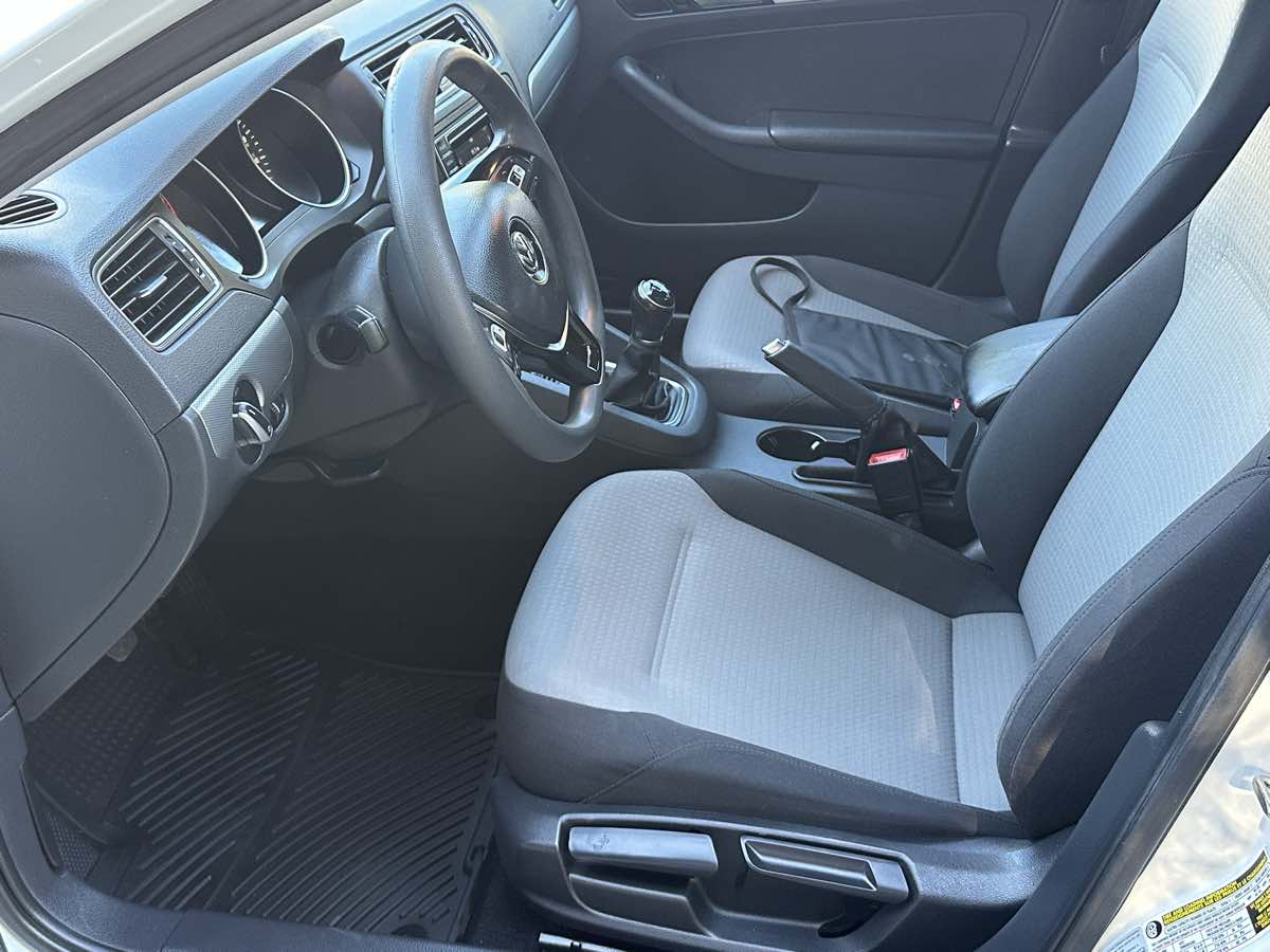 2017 Volkswagen Jetta 1.4T S photo 9